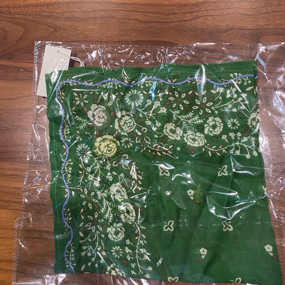 Chan Luu EMBROIDERED FLORAL BANDANA ENGLISH IVY - Picture 3 of 3